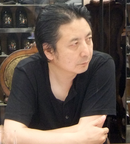 董赤照片