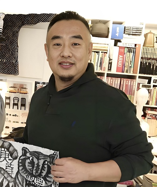 苗强照片